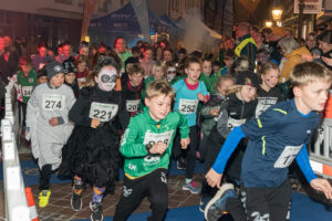 halloween25_schueler_walking-119