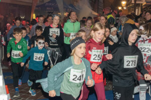 halloween25_schueler_walking-123