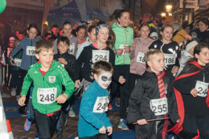 halloween25_schueler_walking-125