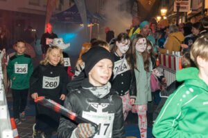 halloween25_schueler_walking-131