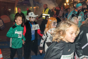 halloween25_schueler_walking-132