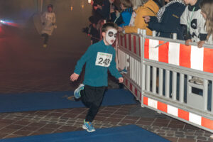 halloween25_schueler_walking-152