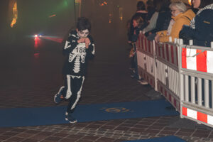 halloween25_schueler_walking-197