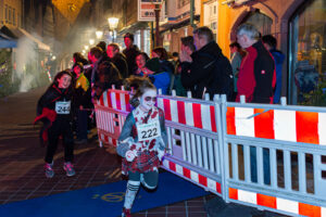 halloween25_schueler_walking-401